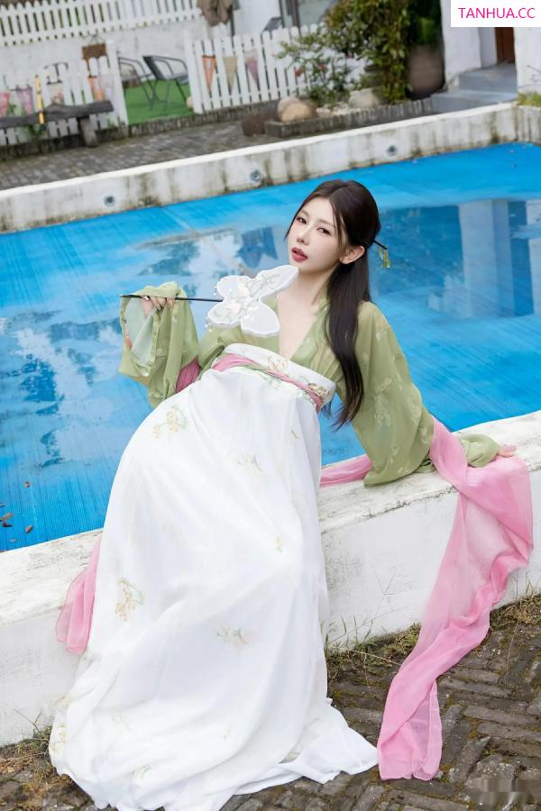 尹甜甜  [XiuRen]高清写真图 2025.09.30 No.10834 尹甜甜sunny 性感汉服第9张图片